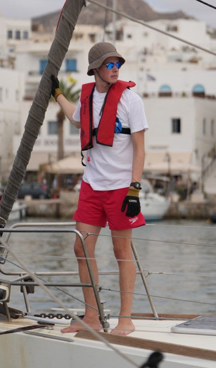 Miko Mattila veneen kannella